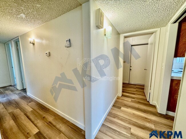 Building Photo - 8446 N El Dorado St