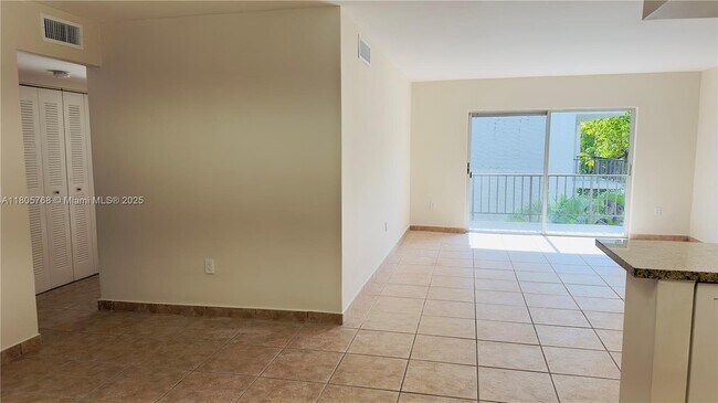 Building Photo - 6900 N Kendall Dr