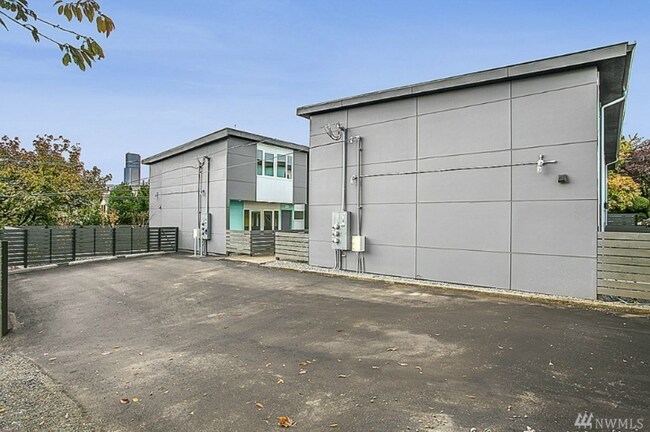 Building Photo - 1605 South Main St