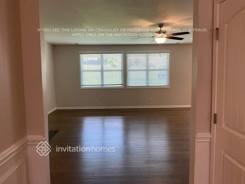 Building Photo - 8026 Forest Hills Dr