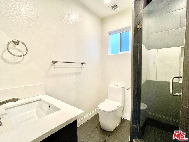 Building Photo - 7113 S La Cienega Blvd