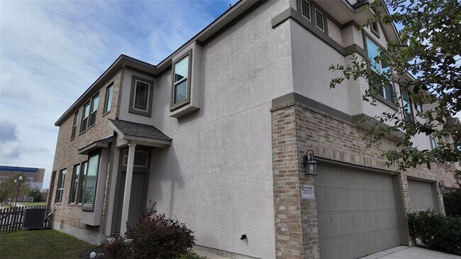 Building Photo - 2102 Dillon Pond Ln