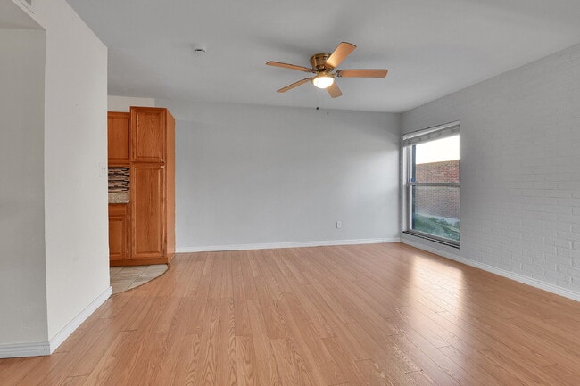 Building Photo - $1,340.95, 2 bed, 1 bath Located in Denver with a washer and dryer + 1/2 off first month rent