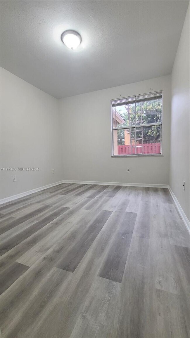 Building Photo - 741 SE 2nd St