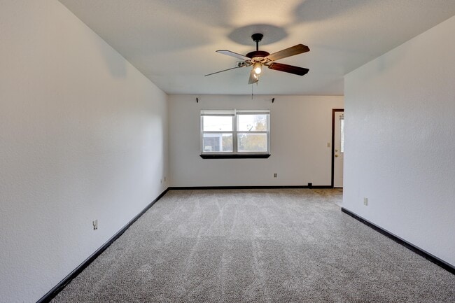 Building Photo - 717 N Walker St