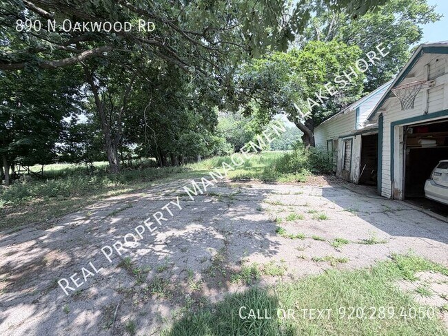 Building Photo - 890 N Oakwood Rd