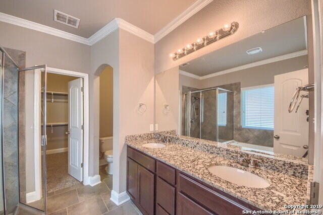 Building Photo - Stunning Home in Alamo Ranch Location!!