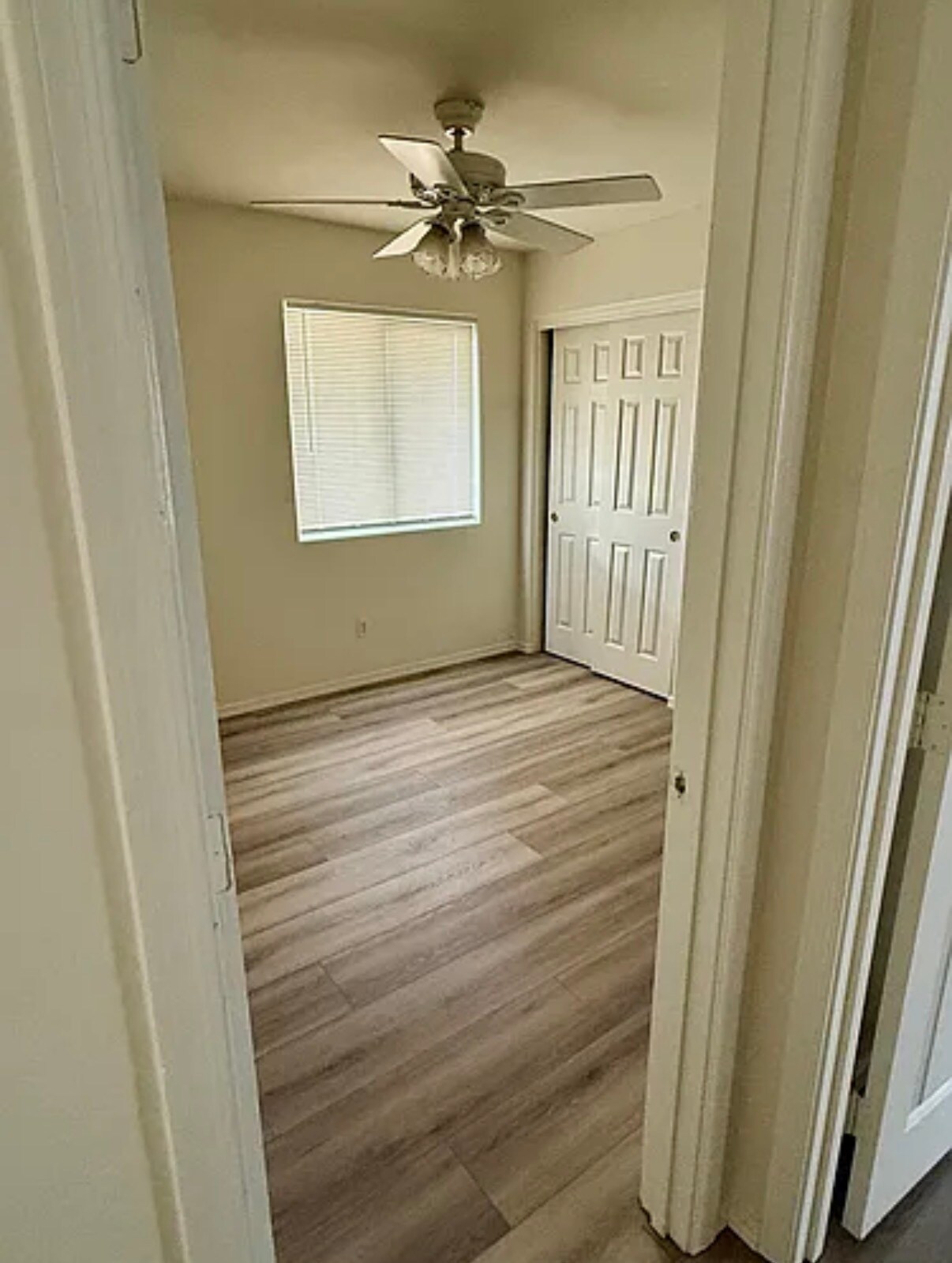 Building Photo - 10810 W Edgemont Ave