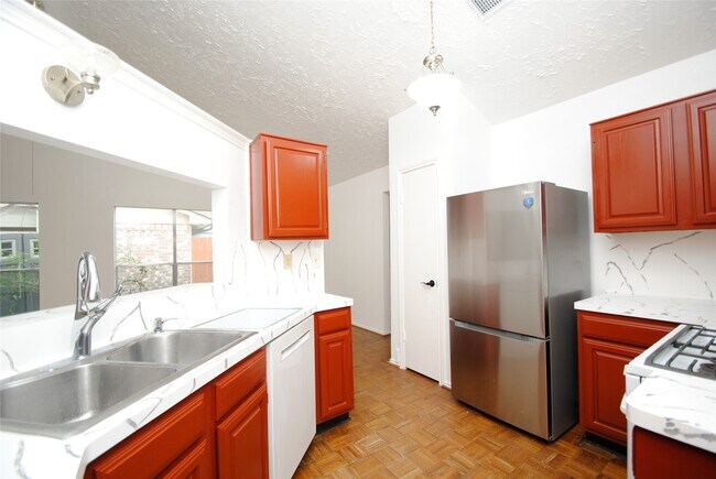 Building Photo - 16311 La Luna Dr