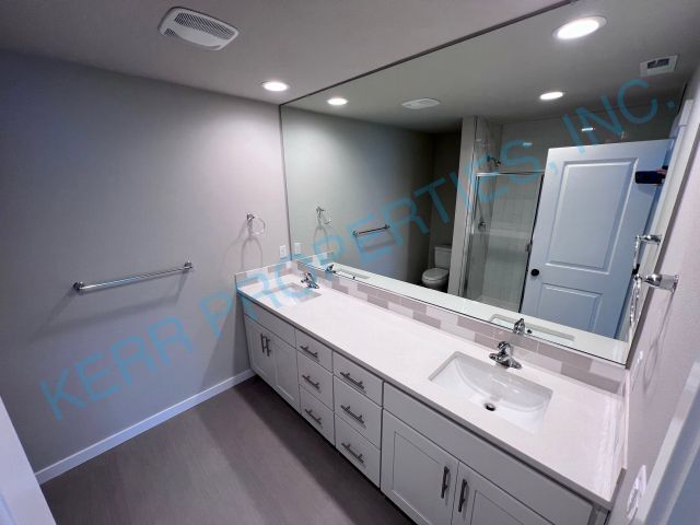 Building Photo - FREE RENT! Modern townhome living 3-Bed Retreat with 2.5 Baths in Serene Happy Valley!