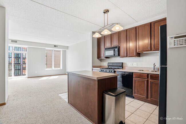 Building Photo - 515 Main St