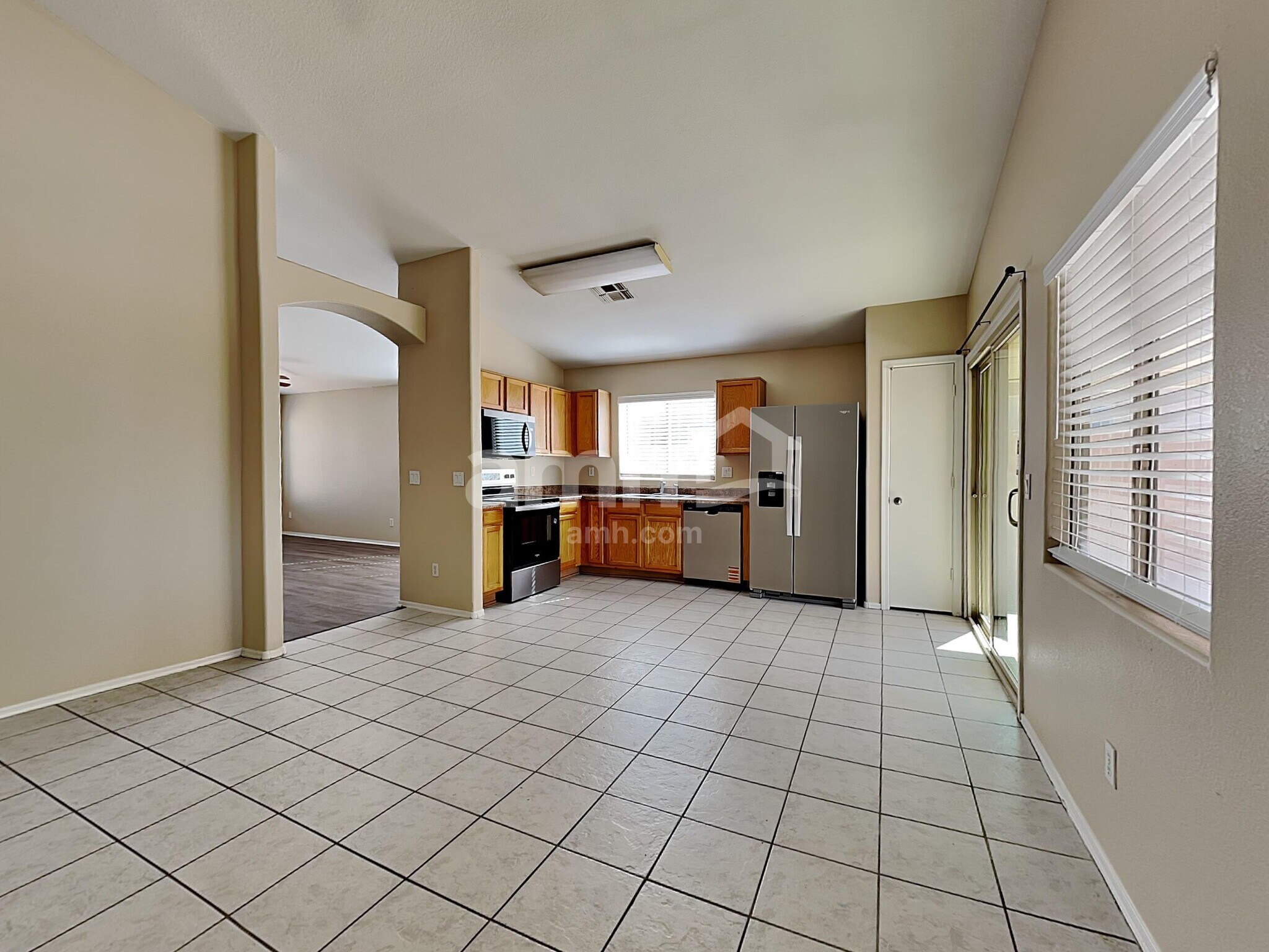 Building Photo - 6323 W Winslow Ave