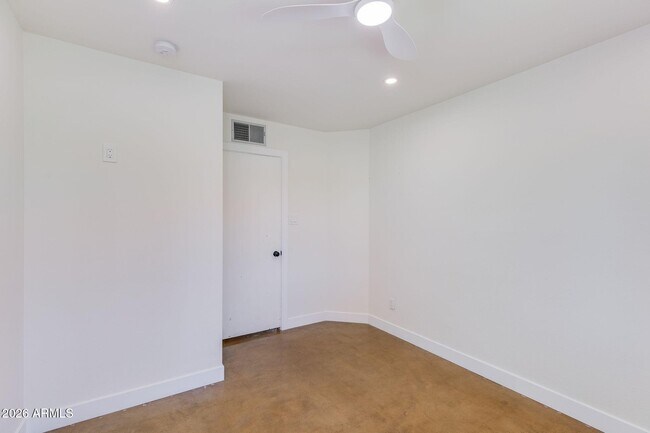 Building Photo - 3412 E Turney Ave