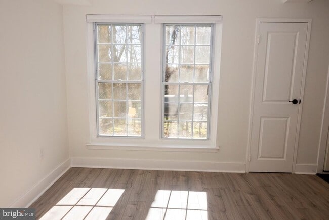 Building Photo - 2201 Strahle St