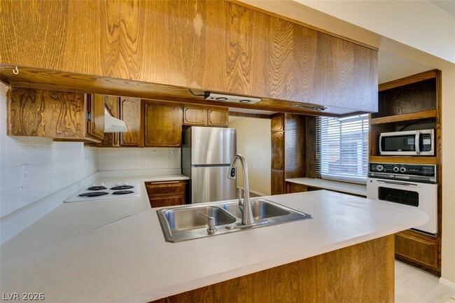 Building Photo - 5 Mallory St