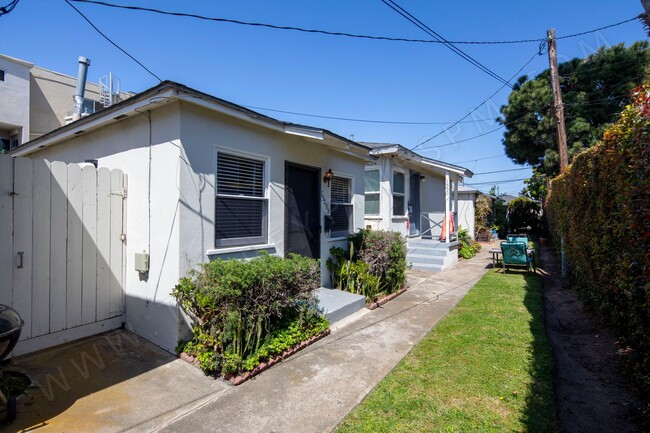 Building Photo - *OPEN HOUSE: 10/25 11AM-12PM* Cottage with...