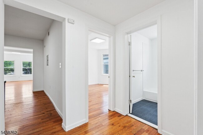 Building Photo - 1043 Hunterdon St