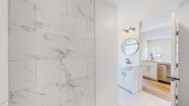 Building Photo - 24 Alfred St