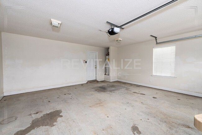 Building Photo - Stunning 4 Bed 2 Bath Home in West Mobile!