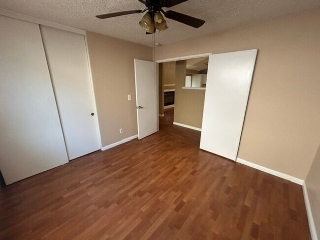 Building Photo - 3 bedroom 2 bathroom in Desirable SW Visalia!