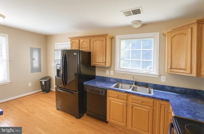 Building Photo - 42802 Higgs Ln