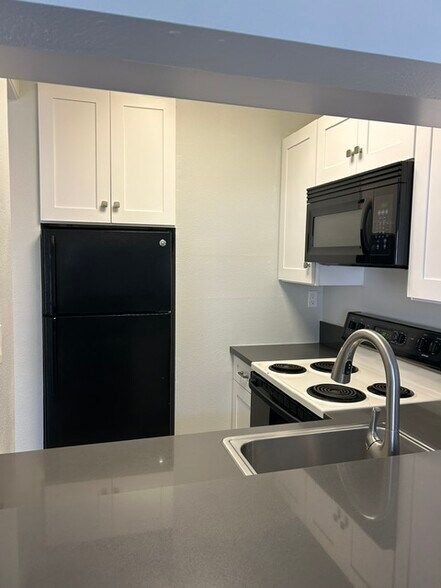 remodeled kitchen - 1440 Veteran Ave