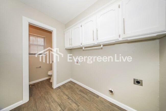 Building Photo - 14411 Autumn Dr