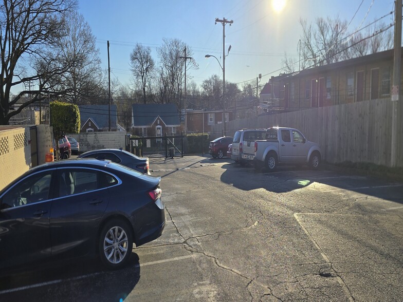 Building Photo - 1271 Poplar Ave