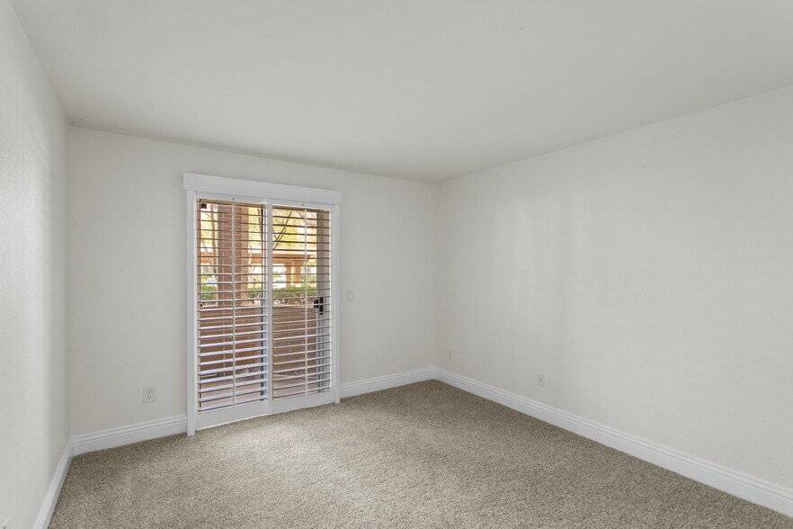 Building Photo - 2320 Del Mar Way