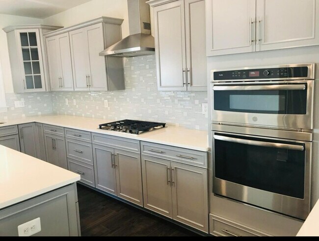 Building Photo - 7197 McHenry Pl