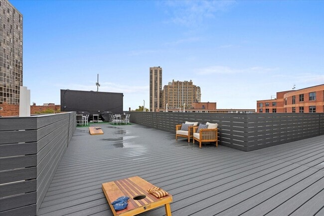 Building Photo - 2317 N Clark St