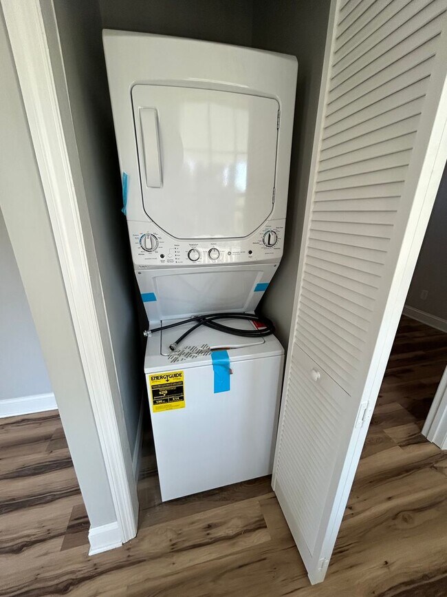 Building Photo - 2 bed / 1 bath ~ Move-In TODAY!