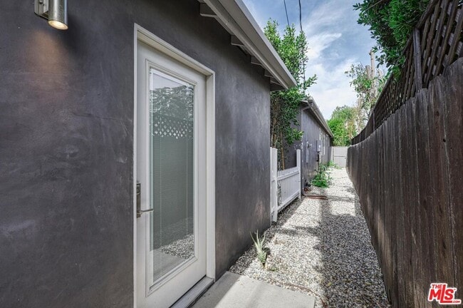 Building Photo - 23018 Leonora Dr