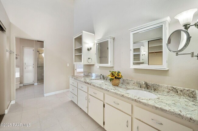 Building Photo - 2349 Loma Vista Dr