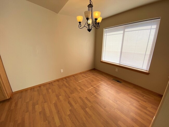 Building Photo - Spacious 3 Bedroom with Office - Fenced Lawn with Lawn Care Provided!