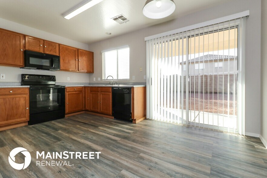 Building Photo - 11825 W Altadena Ave