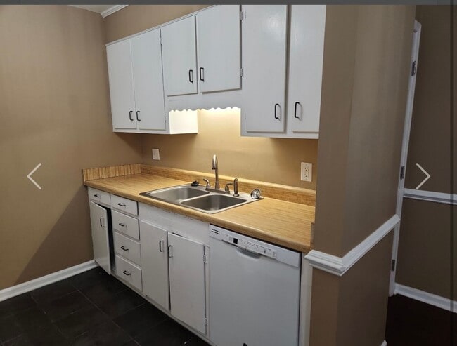 Building Photo - Oaks Townhouses