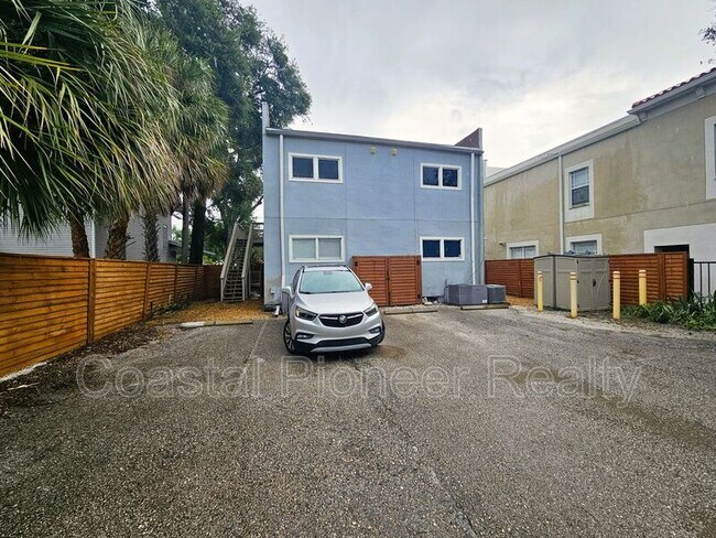 Building Photo - 209 S Westland Ave