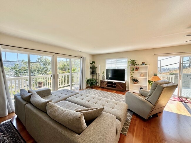 Building Photo - San Rafael Hillside Retreat