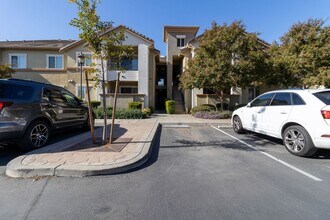 Building Photo - 1360 Shady Ln