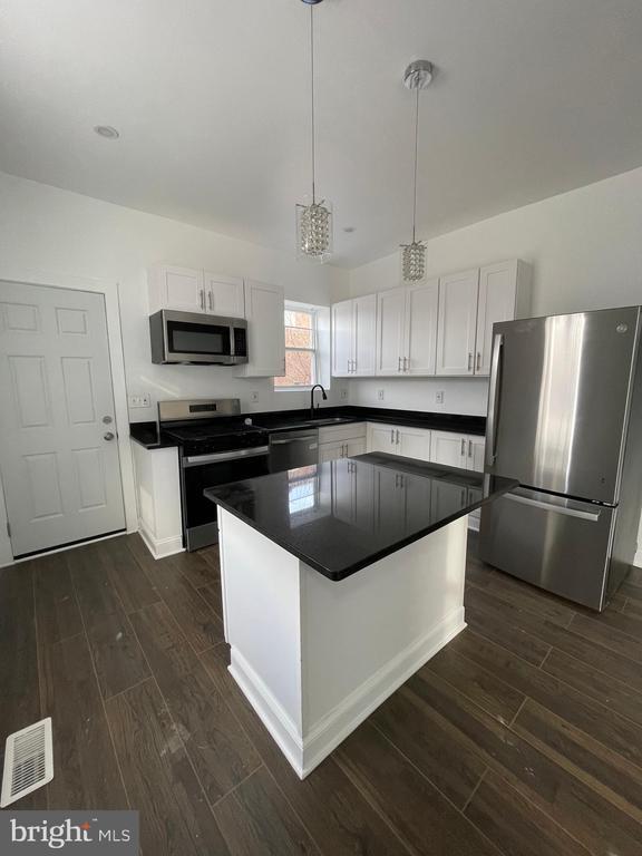 Building Photo - 1950 Mosher St