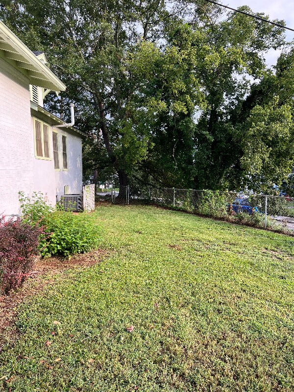 Building Photo - 830 North Ave