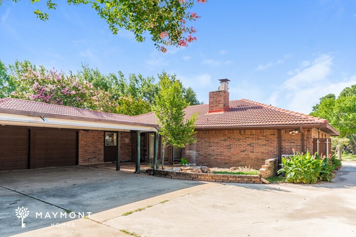 Building Photo - 2111 Inverness Dr