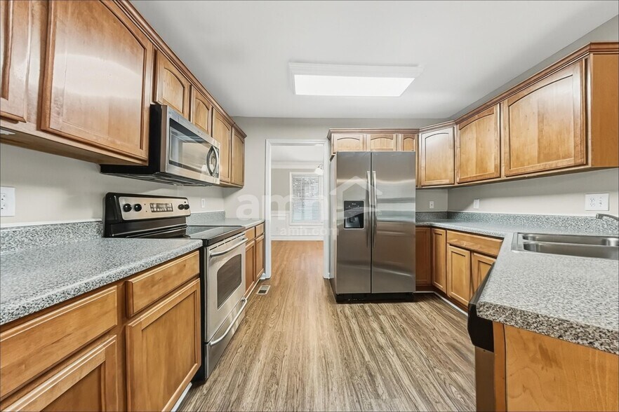 Building Photo - 4905 Sunday Silence Dr