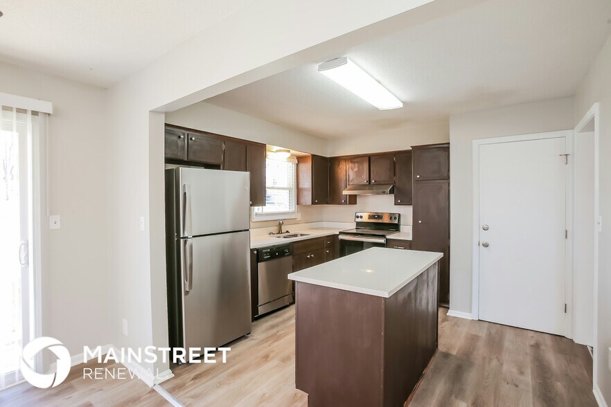 Building Photo - 7709 NW Milrey Dr