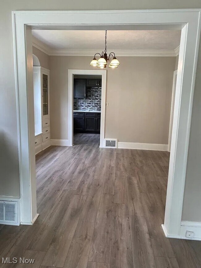 Building Photo - 2215 Chesterland Ave