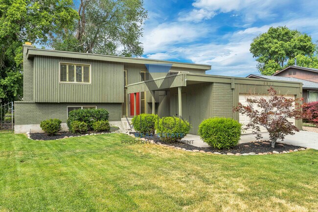 Primary Photo - 6842 S Enchanted Dr