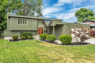 Building Photo - 6842 S Enchanted Dr