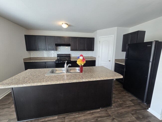 Building Photo - 129 Maple Tree Ln