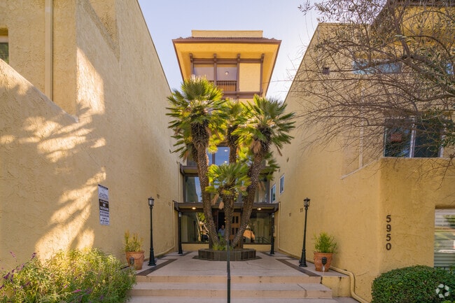 5950 Buckingham Pkwy Culver City, CA 90230 - Adobe Grande